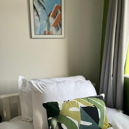 2 Bed Central Cardiff Apartment - Sleeps Five! Esterno foto
