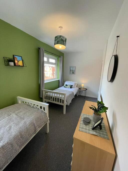 2 Bed Central Cardiff Apartment - Sleeps Five! Esterno foto